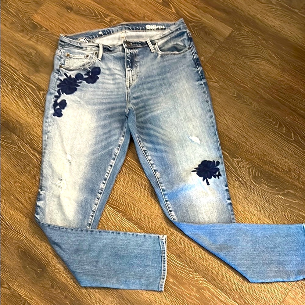 GAP 1969 vintage Blue (Boot Cut) Jeans with embroidered Floral Accents